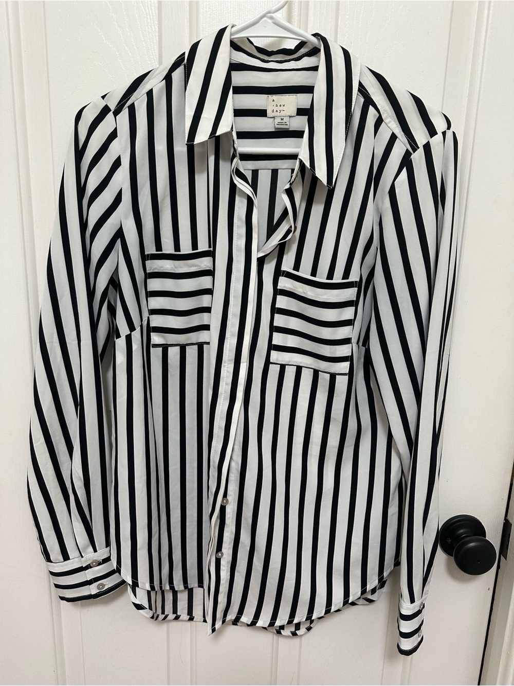a new day Black and White Vertical Stripe Button-Down Shirt women’s medium